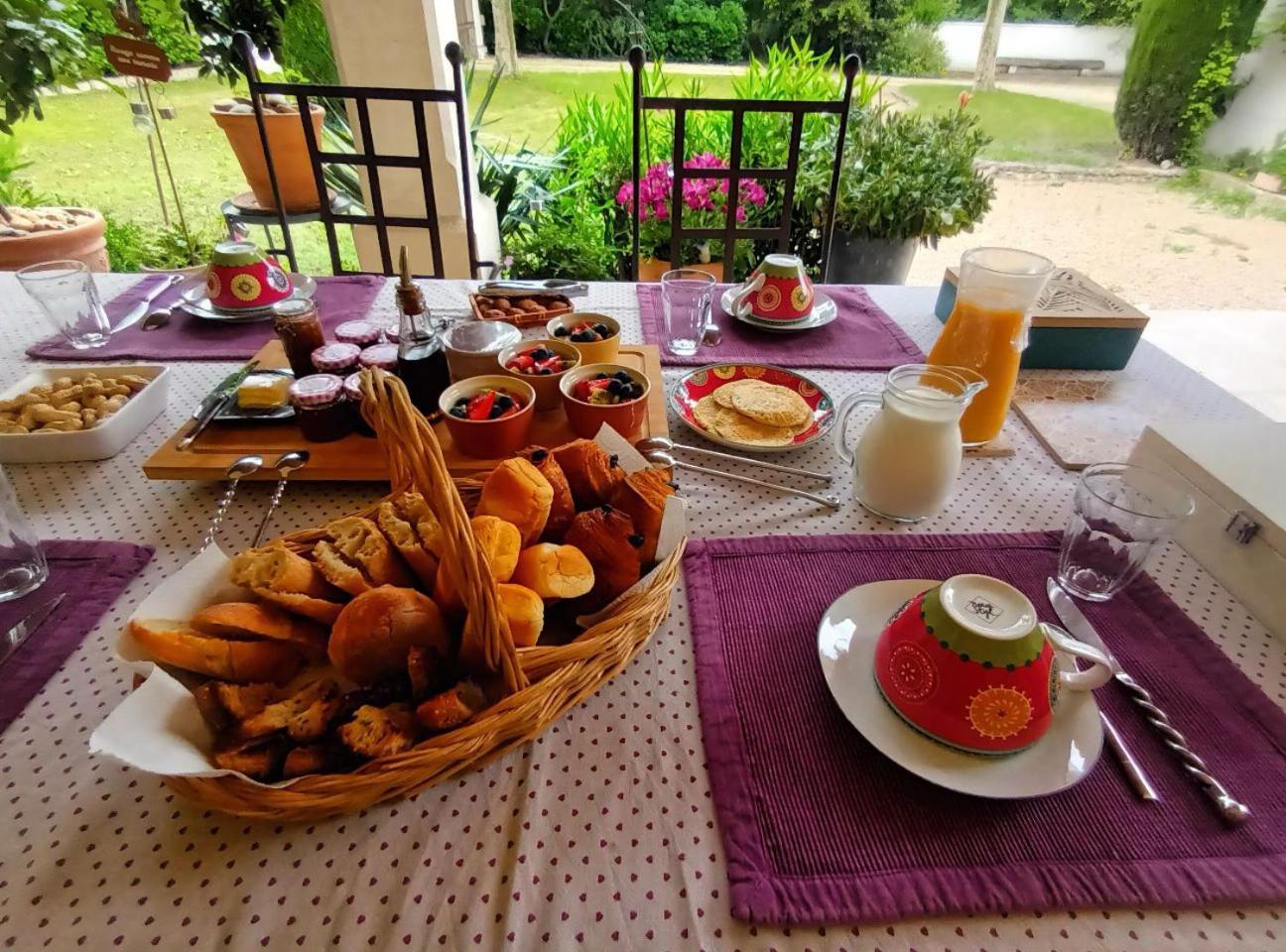Bed and Breakfast La Goutadou Cabannes Exteriér fotografie